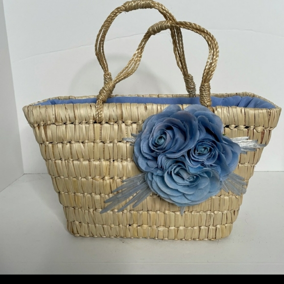 Christian Livingston Wicker Tote Bag Silk Flower - Picture 3 of 3